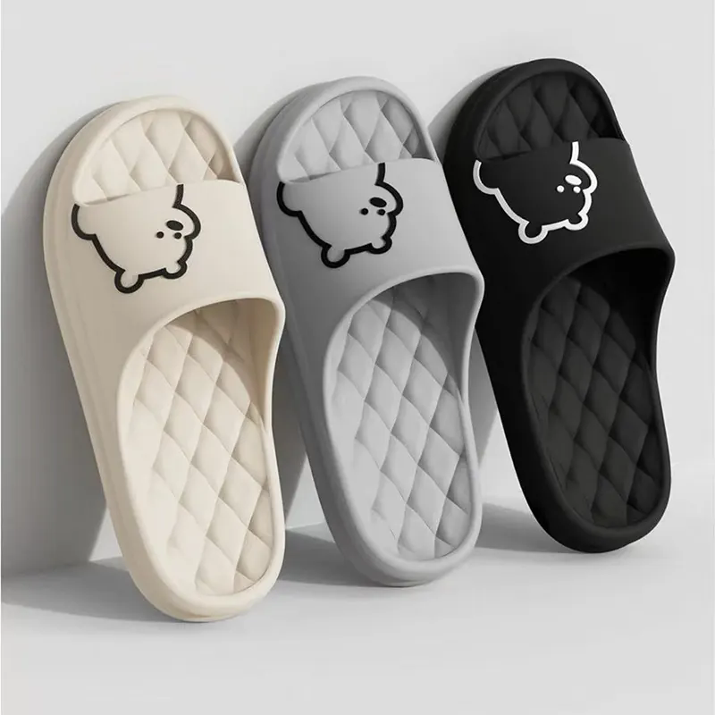 かわいいクマさんのスリッパが、なぜ居心地の良いおうち暮らしの必需品になっているのでしょうか？